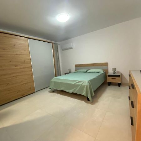 Modern, Spacious, 3 Bedroom Apartment Near Malta International Airport Лука Екстериор снимка